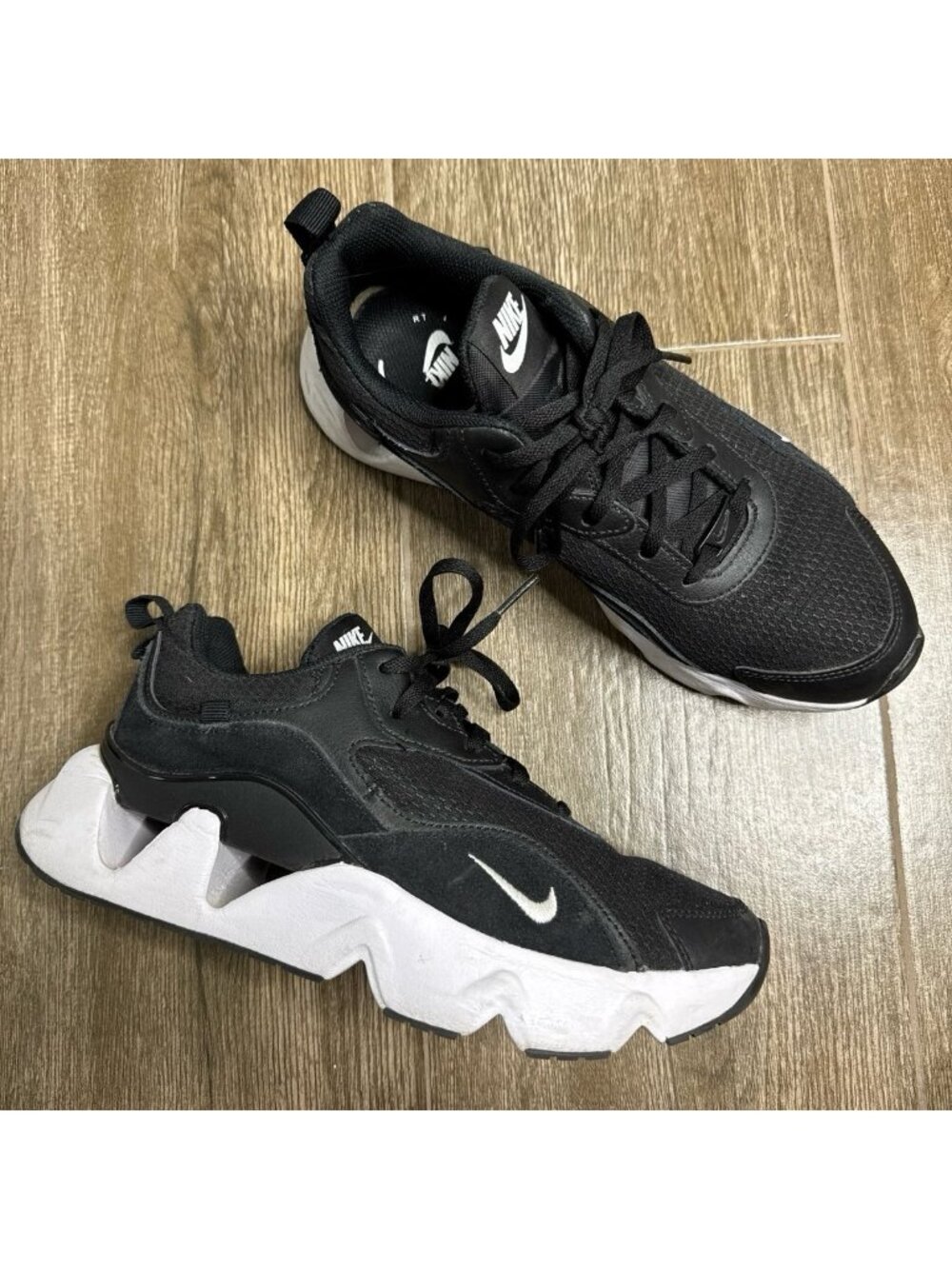 Nike Ryz 365 Black with White Platform Lifestyle Sneakers  Women's 8.5 black